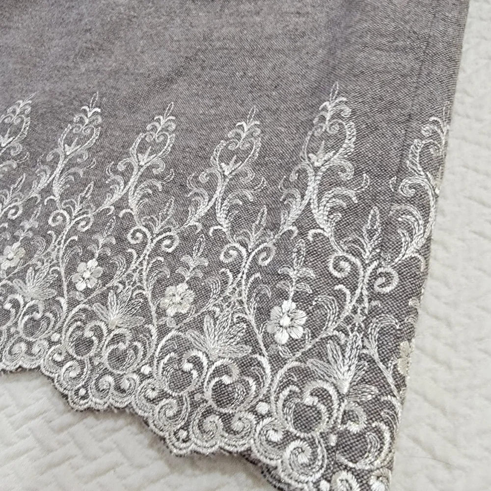 Antonio Melani Wool Blend Beige Floral Embroidered Scalloped Edge skirt Size 10